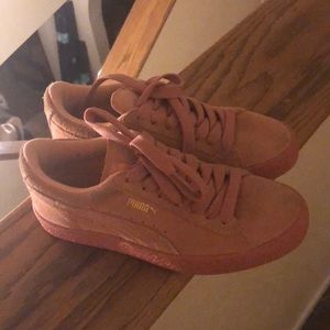 Size 3 pink pumas!